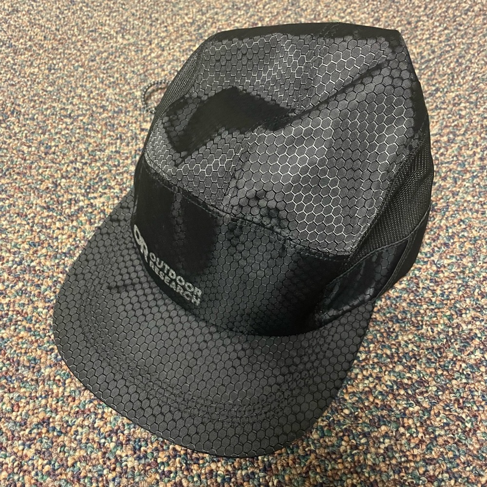 OUTDOOR RESEARCH Unisex black ski tour cap NWOT